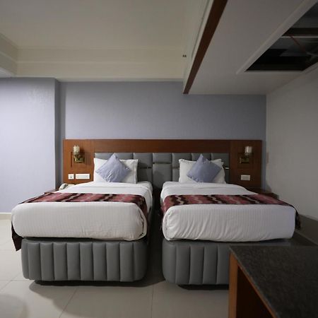 Eastin Hotels Hyderabad Exteriör bild