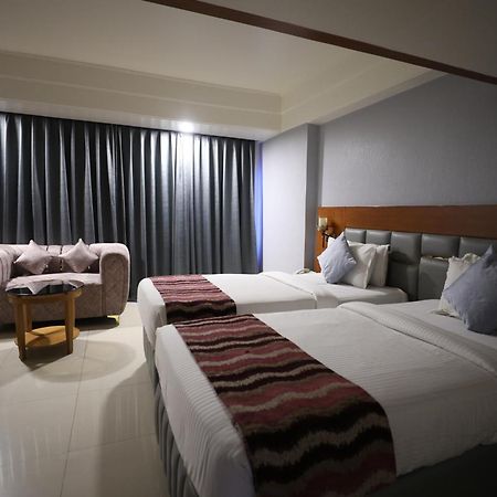 Eastin Hotels Hyderabad Exteriör bild