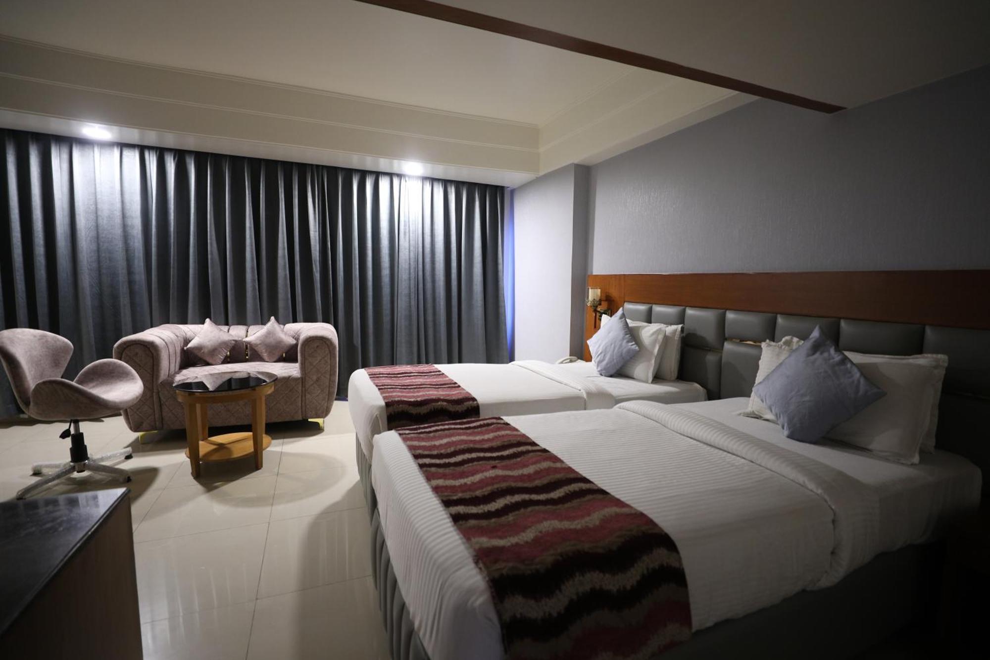 Eastin Hotels Hyderabad Exteriör bild